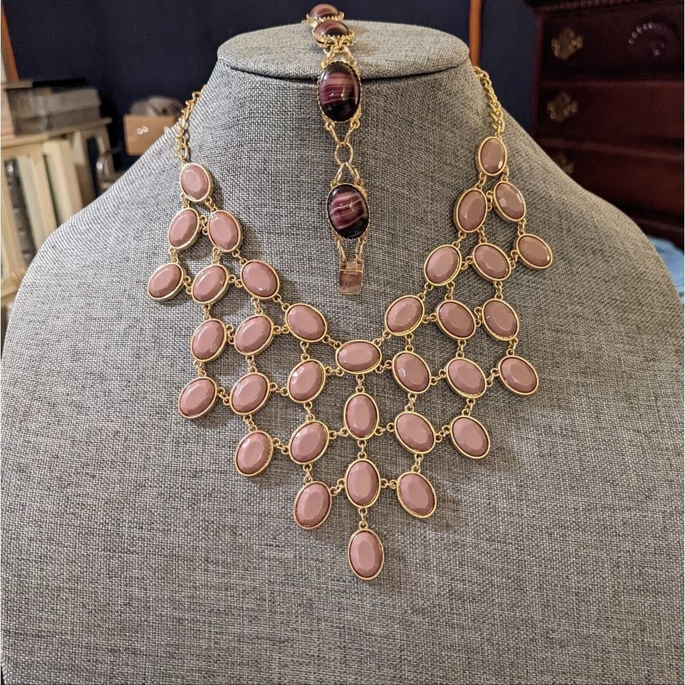 Matching set mauve statement necklace & bracelet in goldtone
